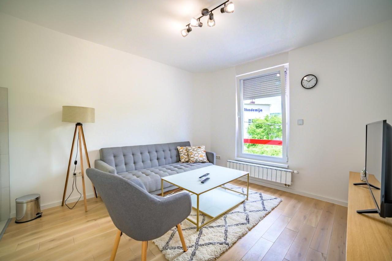 Sun Square Apartments Тузла Екстер'єр фото